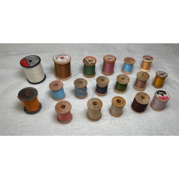 Vintage Lot 40 Wooden Spool Sewing Thread Coats & Clark Talon Belding Lily Conso - Picture 8 of 8